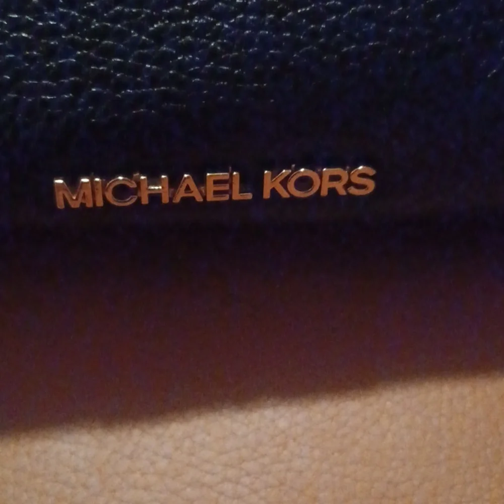 > Michael KORS Black Leather Shoulder Bag
